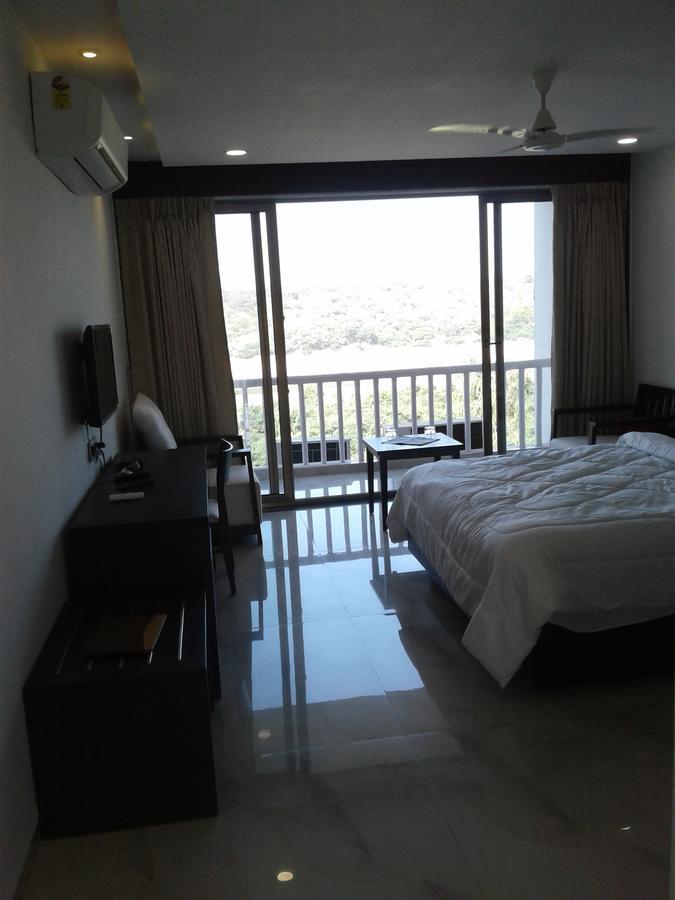 The Meera Hotel Derol Dış mekan fotoğraf