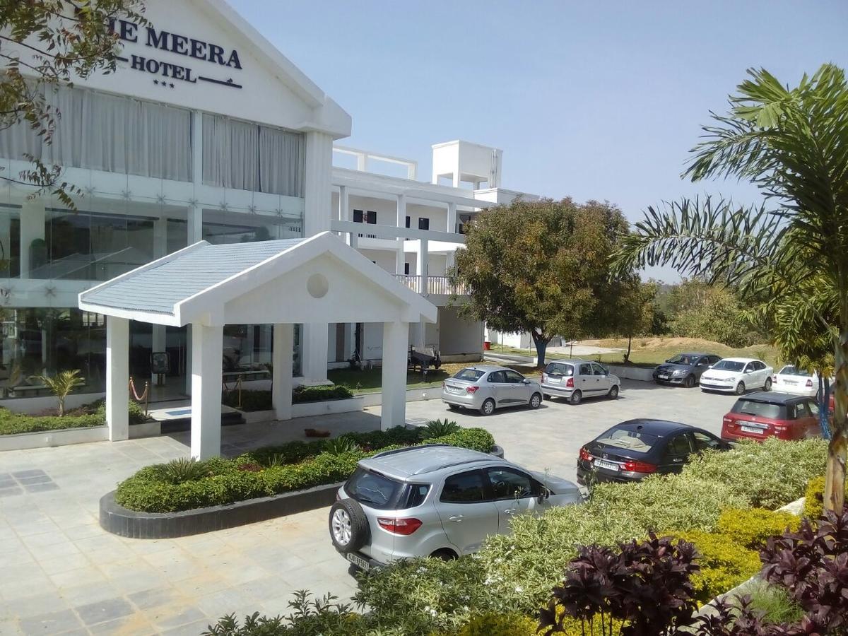 The Meera Hotel Derol Dış mekan fotoğraf
