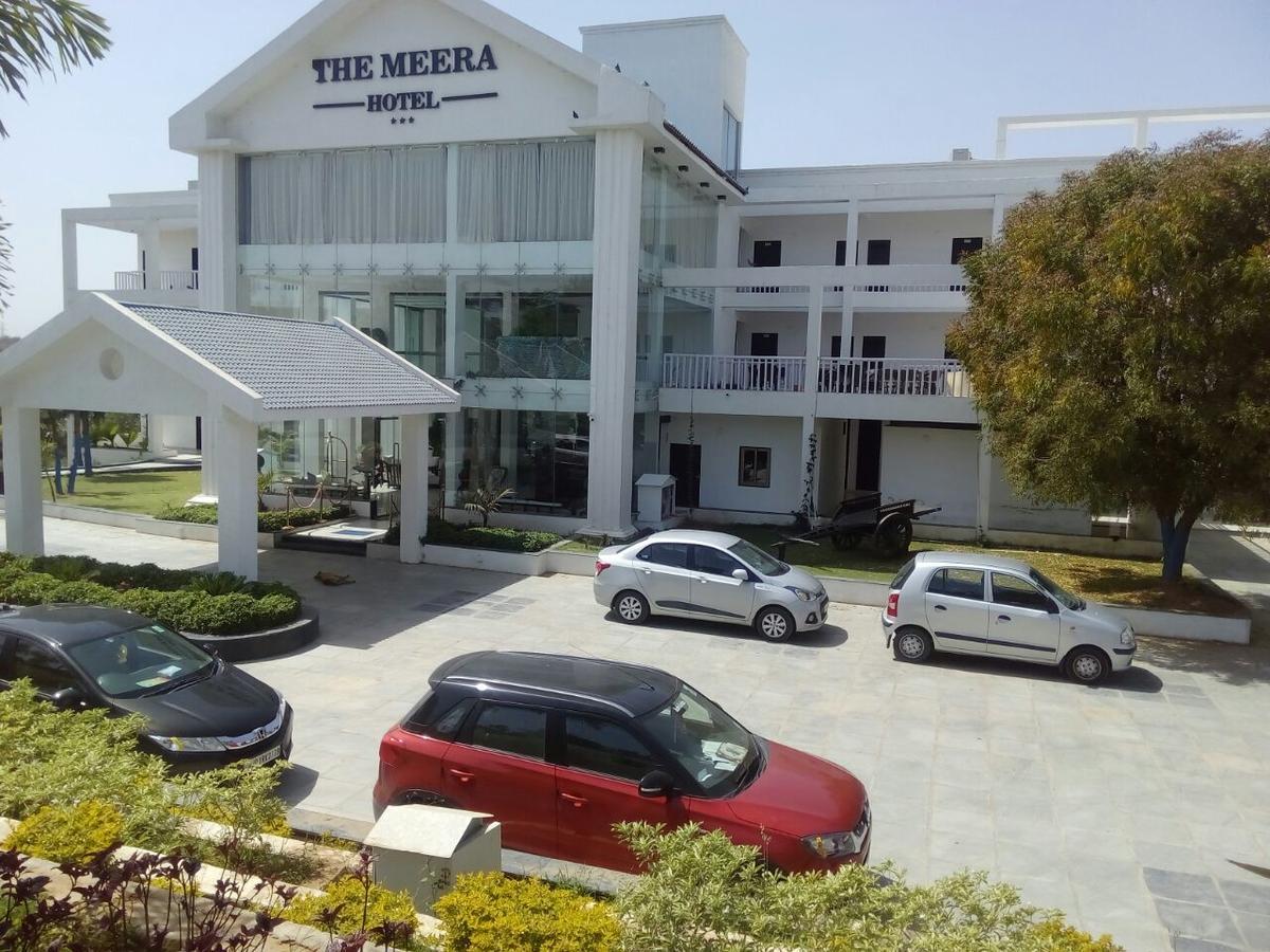 The Meera Hotel Derol Dış mekan fotoğraf